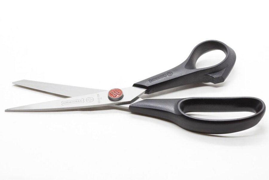 Tijera microdentada con mango plástico, herramienta esencial para cortar cuero artesanalmente
